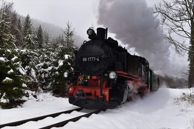 Wei�eritztalbahn bei einer Fahrt im Winter